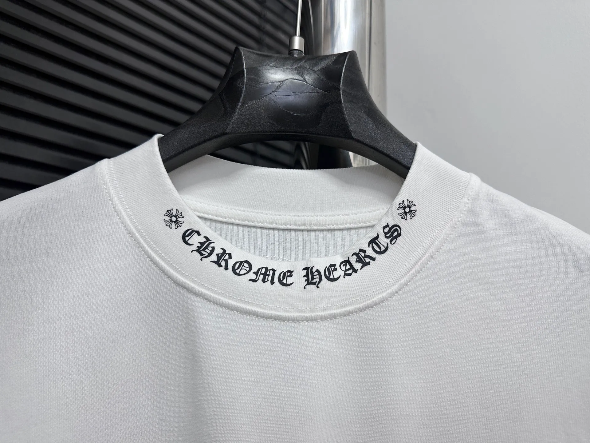 🅿️230 [Come Hearts] Crow Heart Graffiti Letters Limited Sanskrit Printed Long Sleeves, High Weight Threads on Collar and Cuffs, Custom Weaved and Dyed 280g Double Yarn Pure Cotton Fabric, Washed Anti-Counterfeiting Tags and other auxiliary labels are all correct versions, super conspicuous, super pretty, super stylish, same style for men and women! The overall upper body highlights fashion and individuality, and when worn together by a couple, it is a recommended T-shirt by the Street Ace!! Same style for men and women Size: XS-L